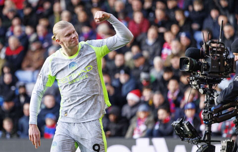 Manchester City, głównie dzięki dwóm bramkom Erlinga Haalanda, wygrał w Londynie z Crystal Palace / autor: fot. PAP/EPA