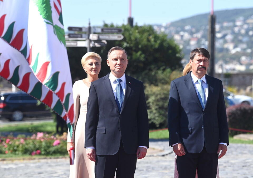 Para prezydencka z wizytą na Węgrzech / autor: 	PAP/EPA/Noemi Bruzak