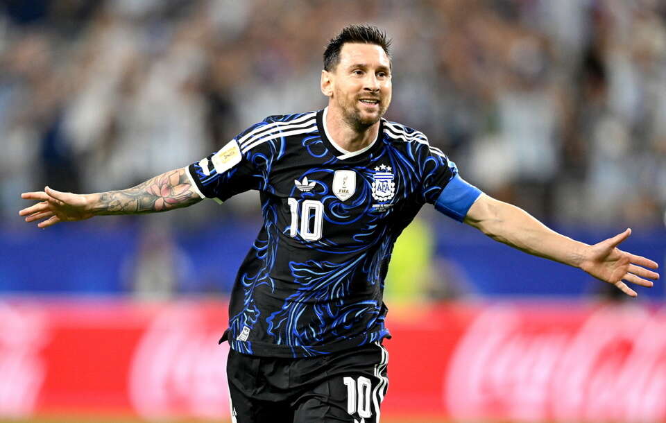 Lionel Messi cieszy się z gola podczas meczu Argentyna-Jordania / autor: PAP/EPA