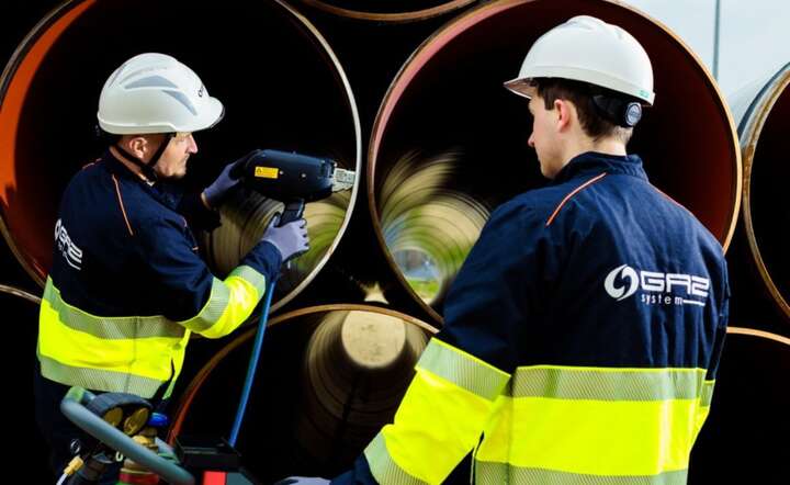 Pracownicy Laboratorium Badań Materiałowych Gaz-System przy pracach kontrolnych budowy gazociągu  / autor: materiały prasowe Gaz-System