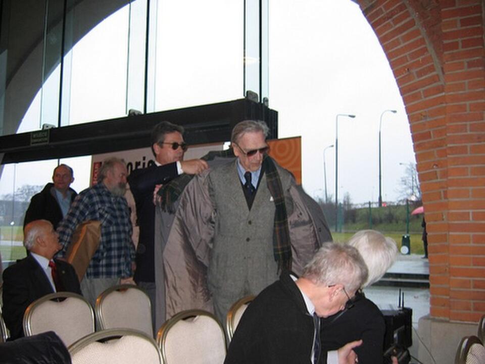 Red. Bohdan Tomaszewski w czasie promocji serii "W Służbie Niepodległej" na XX Targach Książki Historycznej w 2011. Fot. Blogpress.pl