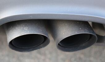 W.Brytania: Od 2040 r. zakaz sprzedaży samochodów z silnikami spalinowymi