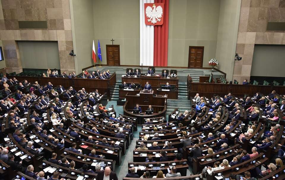 Czy Polacy chcą powstania nowej partii? interesujący SONDAŻ!