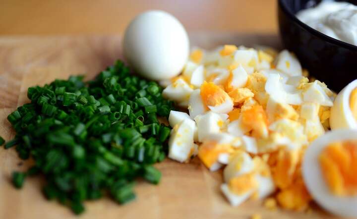 U osób z rozpoznaną hipercholesterolemią zaleca się ograniczenie spożycia jaj do 5-6 sztuk tygodniowo / autor: Pixabay