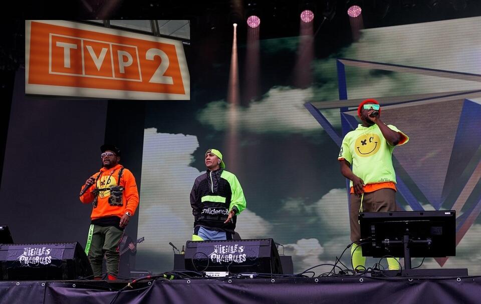 Grupa Black Eyed Peas podczas występu/ Logo TVP2 / autor: commons.wikimedia.org/Thesupermat/CC BY-SA 4.0; Fratria