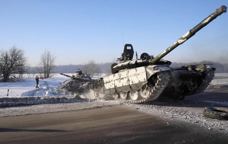 Rosyjskie czołgi podczas ćwiczeń wojskowych  / autor: 	PAP/EPA/RUSSIAN DEFENCE MINISTRY PRESS SERVICE HANDOUT