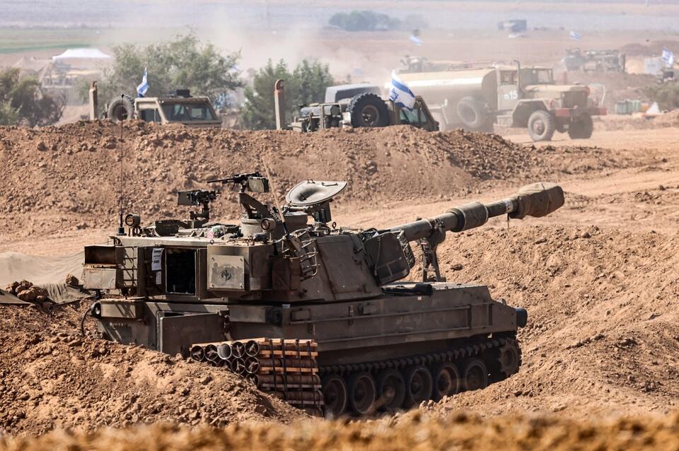 Izraelskie wojska przy granicy ze Strefą Gazy / autor: PAP/EPA