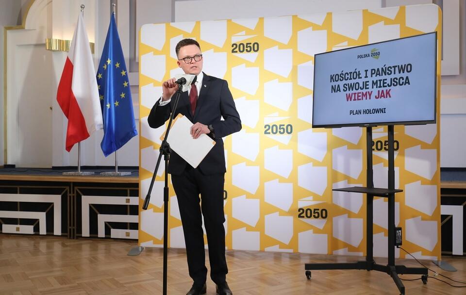 Lider Ruchu Polska 2050 Szymon Hołownia podczas konferencji prasowej / autor: PAP/Paweł Supernak
