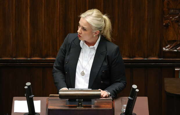 Poseł PiS Katarzyna Sójka na mównicy sejmowej / autor: PAP/Albert Zawada