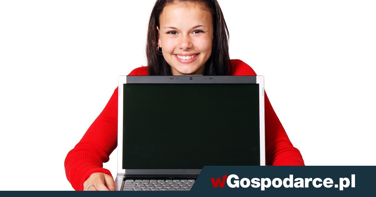 Powódź pretekstem do skasowania "Laptopa dla ucznia"