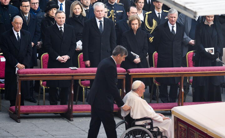 Prezydent i premier obecni w ceremonii pogrzebu Benedykta XVI, której przewodniczył papież Franciszek / autor: fotoserwis PAP