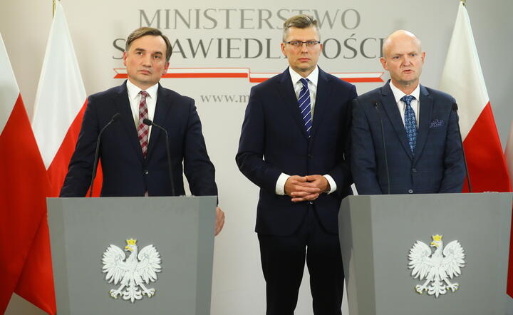Zbigniew Ziobro, Marcin Warchoł i Dariusz Wilczyński / autor: PAP