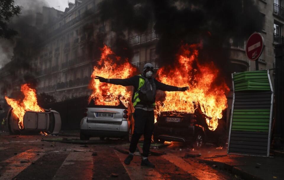 Protest żółtych kamizelek w Paryżu / autor: PAP/EPA
