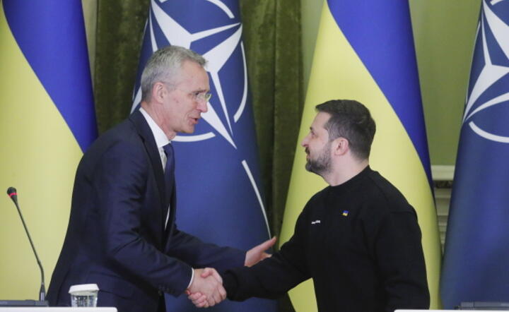 Prezydent Ukrainy Wołodymyr Zełenski i sekretarz generalny NATO Jens Stoltenberg; Kijów 20 kwietnia 2023 r. / autor: PAP/EPA/SERGEY DOLZHENKO
