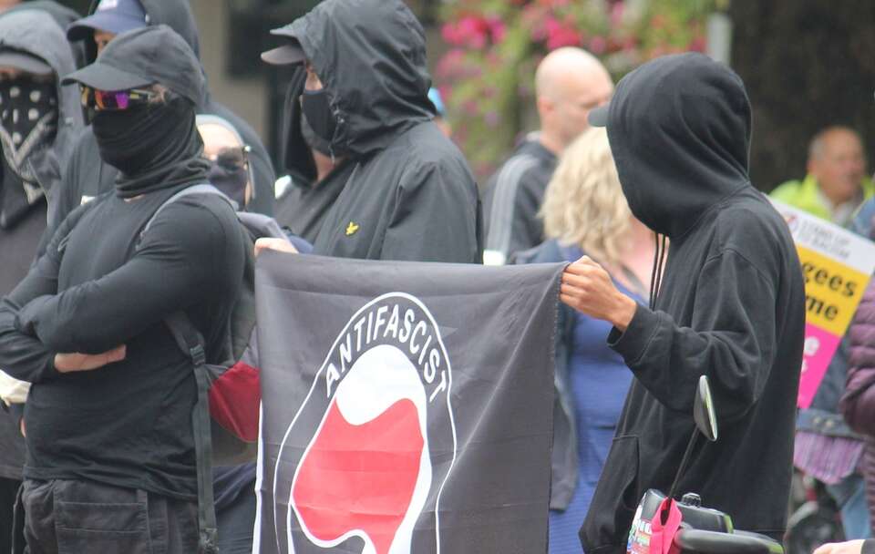 Antifa / autor: Tim Sheerman-Chase, CC BY 2.0 <https://creativecommons.org/licenses/by/2.0>, via Wikimedia Commons