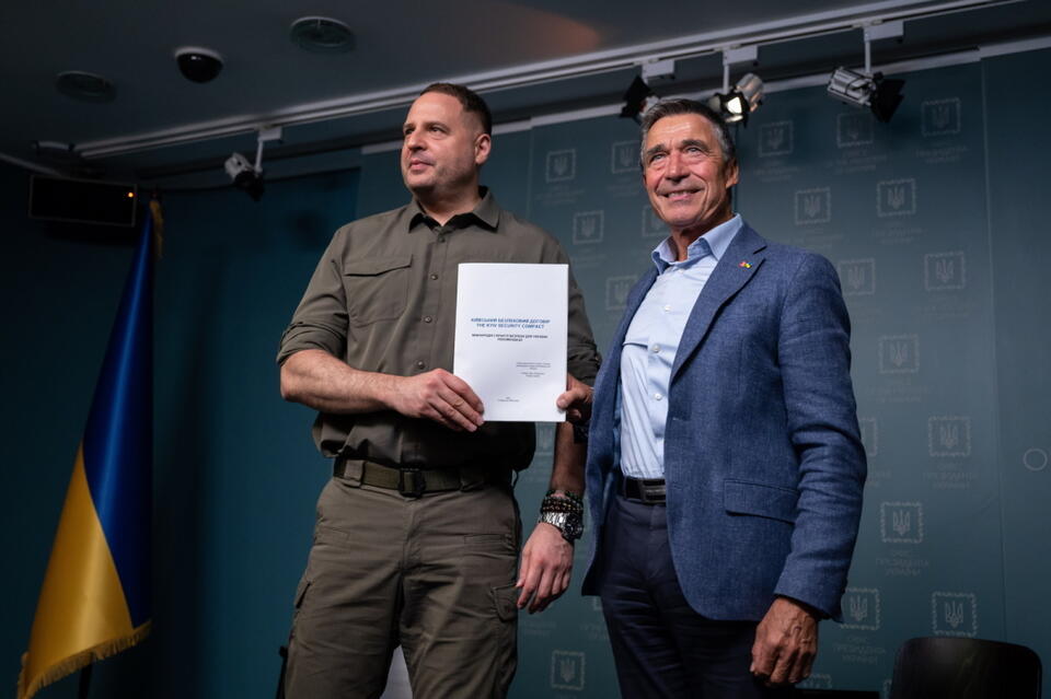 Andriy Yermak, Anders Fogh Rasmussen / autor: PAP/Viacheslav Ratynskyi