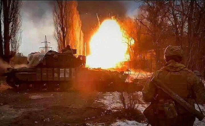 Zniszczony rosyjski czołg / autor: PAP/EPA