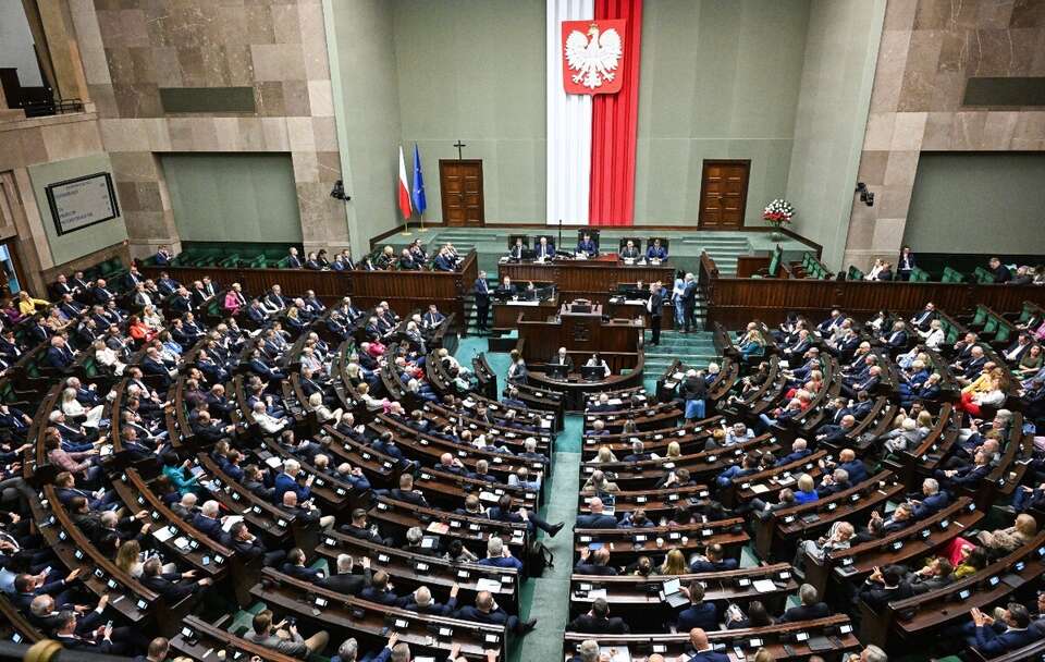 Posłowie na sali obrad Sejmu / autor: PAP/Radek Pietruszka