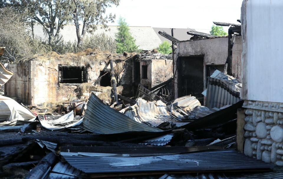 Miejsce wczorajszego pożaru we wsi Nowa Biała (pow. nowotarski) / autor: PAP/Grzegorz Momot