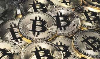 Trump grozi, bitcoin bije rekordy