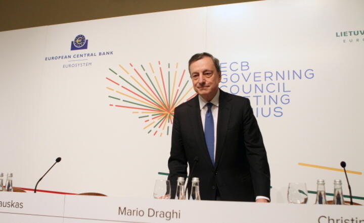 Prezes Mario Draghi w Wilnie nadzwyczajnym posiedzeniu rady Europejskiego Banku Centralnego  / autor: PAP/EPA/EPA/VALDA KALNINA