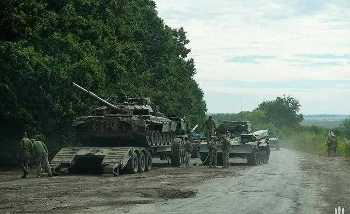Ukraińcy przejmują zdobyczne czołgi rosyjskie / autor: https://www.facebook.com/GeneralStaff.ua/