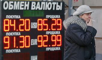 Atak spekulacyjny na rubla? Bank Centralny Rosji czeka z interwencją