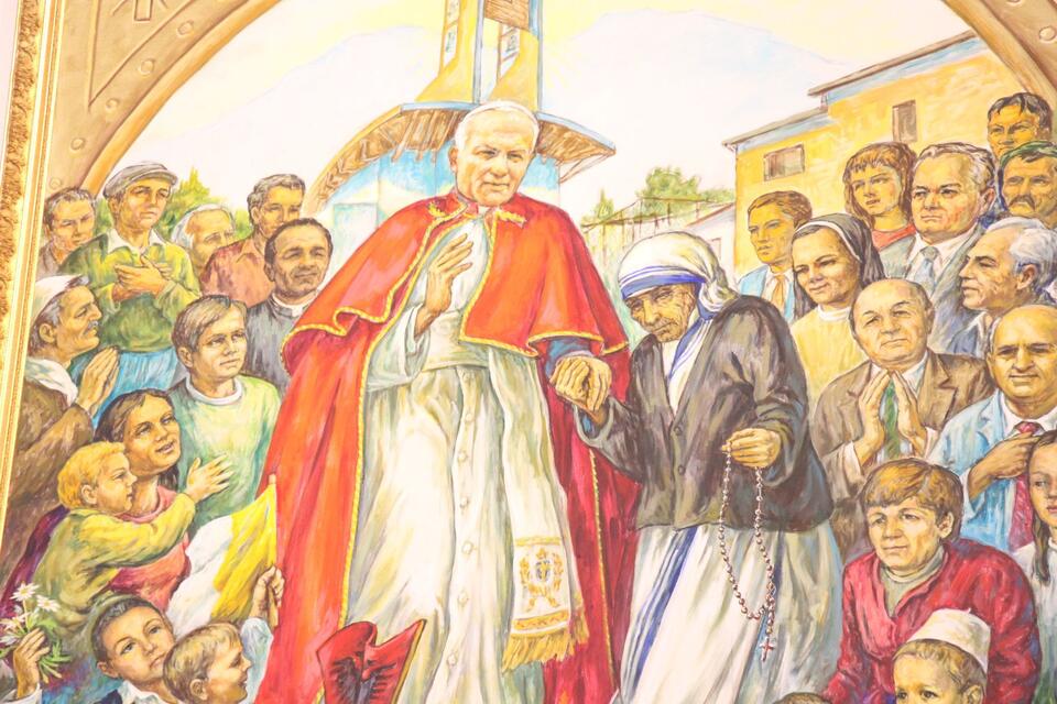 Jan Paweł II i Matka Teresa, kościół pw. św. Jana Pawła II w Tiranie / autor: wPolityce.pl