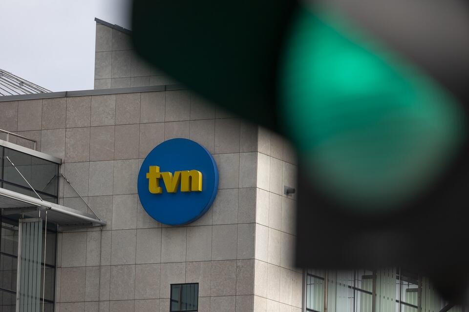 Logo TVN na budynku stacji przy ul. Wiertniczej / autor: Fratria