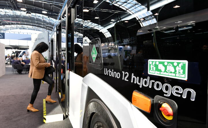 Autobus z napędem wodorowym Solaris Urbino 12 hydrogen / autor: PAP