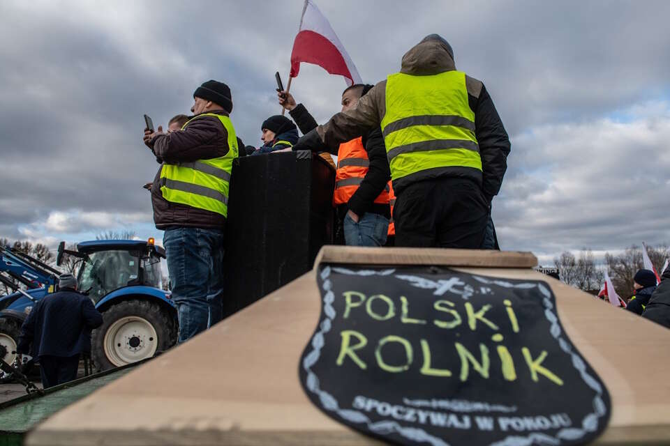 Międzynarodowy protest rolników przy polsko-ukraińskim przejściu granicznym w Dorohusku / autor: PAP/Wojtek Jargiło