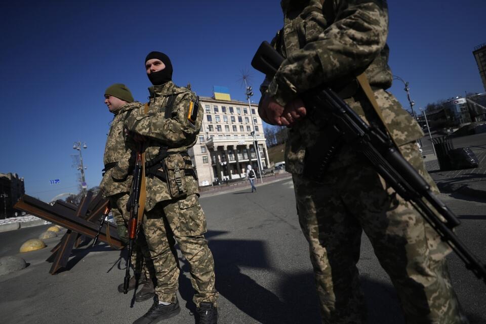 Ukraińscy żołnierze w Kijowie  / autor: PAP/EPA