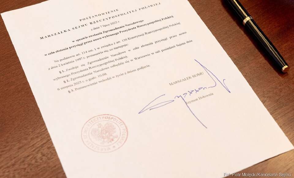 Postanowienie podpisane przez marszałka Sejmu / autor: Fot. Piotr Molęcki/Kancelaria Sejmu