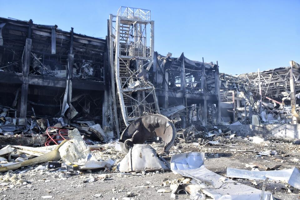 Zniszczenia po rosyjskim ataku rakietowym w Odessie. / autor: PAP/Alena Solomonova