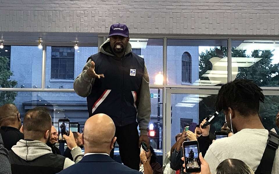 Kanye West w Georgetown Apple Store, 2019 / autor: Bex Walton from London, England, CC BY 2.0 <https://creativecommons.org/licenses/by/2.0>, via Wikimedia Commons
