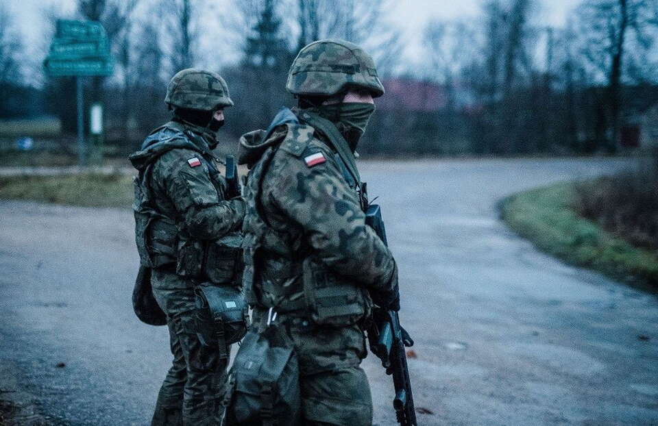 Żołnierze WOT strzegący granicy RP / autor: WOT/Irek Dorożański
