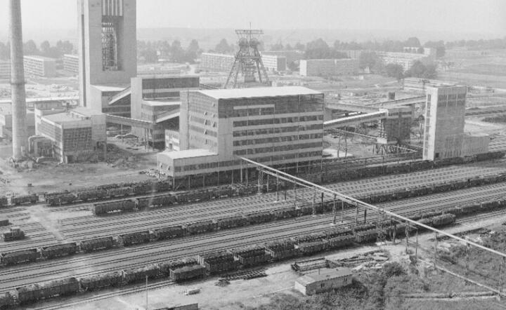 Widok ogólny kopalni „Piast” w Bieruniu, lata 80. XX w.   / autor: Autor nieznany. Ze zbiorów NAC