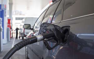 Tankowanie paliwa / autor: Fratria