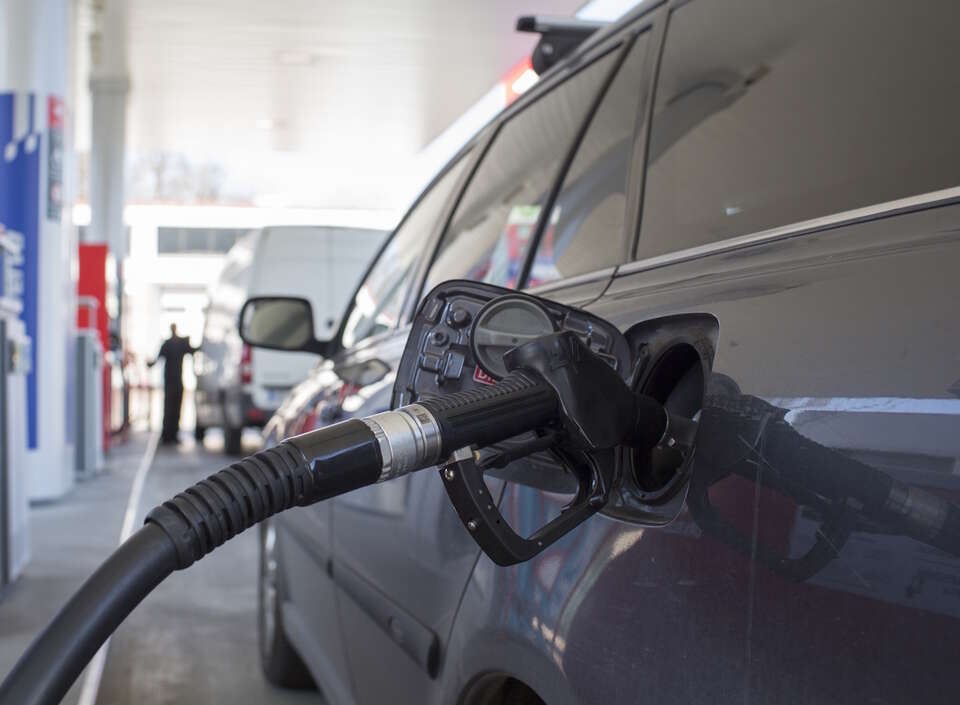 Tankowanie paliwa / autor: Fratria