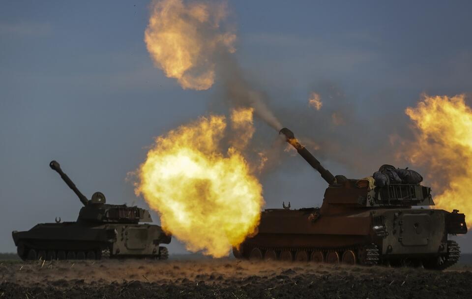 Ukraińska artyleria ostrzeliwuje rosyjskie pozycje / autor: PAP/EPA