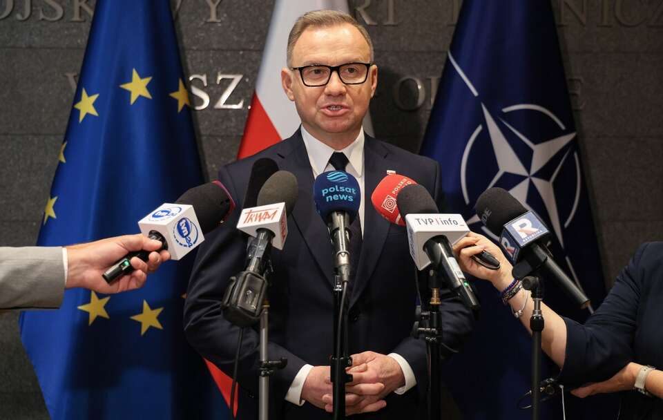 Prezydent RP Andrzej Duda podczas konferencji prasowej przed wylotem na Szczyt NATO w Hadze / autor: PAP/Paweł Supernak