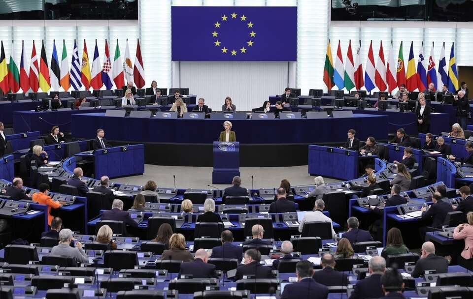 Europosłowie PiS głosowali przeciwko projektowi budżetu UE na 2026 rok. / autor: https://wpolityce.pl/polityka/739571-pis-bije-na-alarm-ws-planowanego-budzetu-ue-nowy-dlug