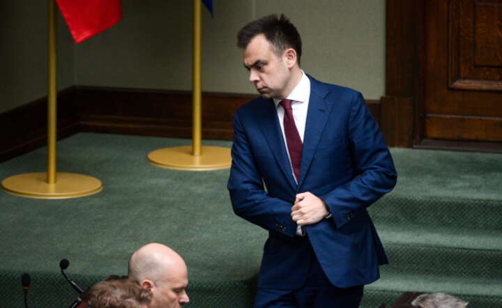 Minister finansów Andrzej Domański w ławach rządowych na sali obrad Sejmu  / autor: PAP/Marcin Obara