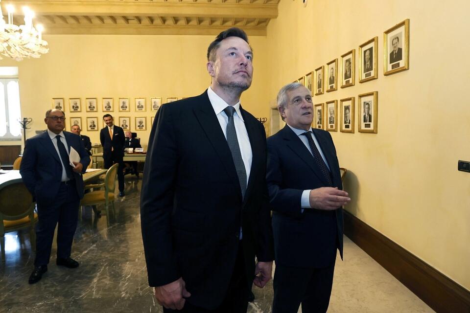 Na zdj. Elon Musk i szef włoskiego MSZ Antonio Tajani / autor: PAP/EPA