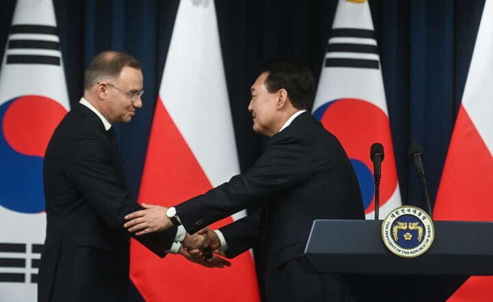 Prezydent RP Andrzej Duda (L) i prezydent Korei Południowej Yoon Suk-yeol (P)  / autor: PAP/Piotr Nowak