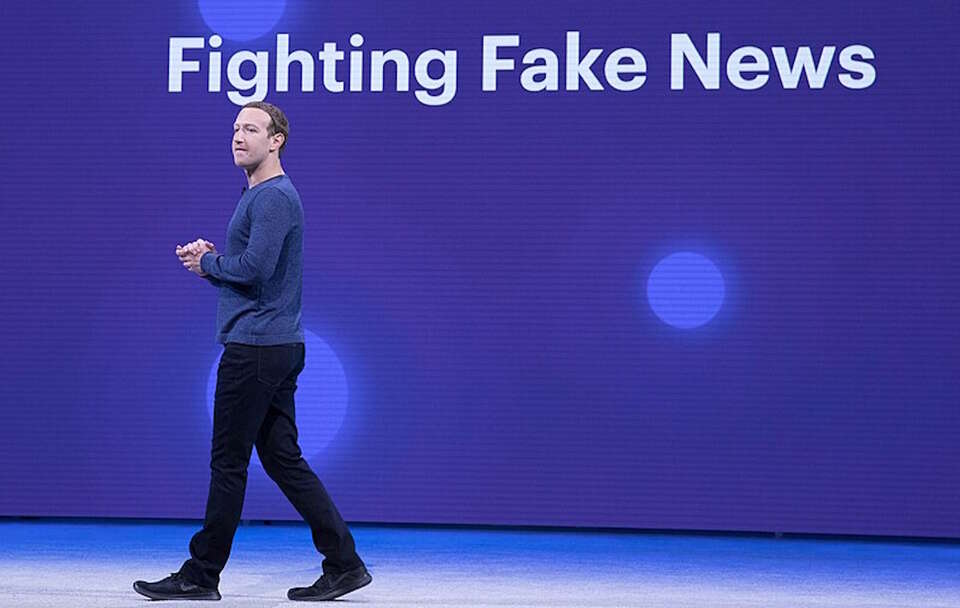 Mark Zuckerberg na konferencji "walki z fakenewsami" / autor: Anthony Quintano/https://creativecommons.org/licenses/by/2.0/deed.en/Wikimedia Commons