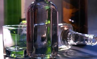 Rosja: Masowe zgony po spożyciu podrobionego alkoholu