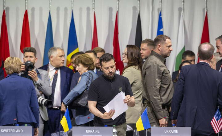 Prezydent UKrainy Wołodymir Zełenski na sesji plenarnej szczytu pokojowego / autor: PAP/EPA/URS FLUEELER