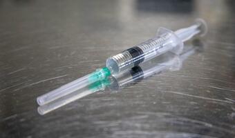 UE: Wprowadzić nowe szczepionki na COVID jak najszybciej!