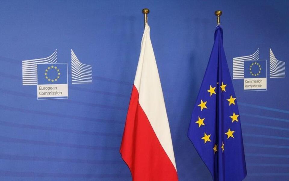 Flaga Polsk i flaga UE / autor: Flaga Polski i Unii Europejskiej / autor: Fratria